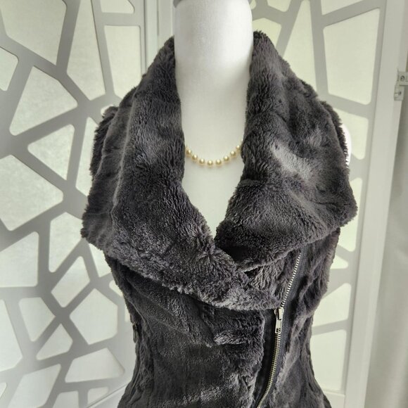 Faux Fur Vest - Dark Grey Beautiful Large Collar - Picture 7 of 10